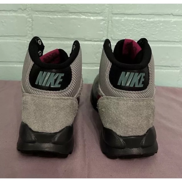 Nike Air Woodland “hiking” “winter” boots. Size 8.5 - Picture 6 of 7